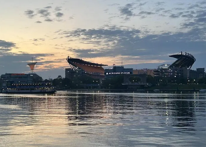 Sweeping Stadium Views Location Views Fast Wifi 24-7 Gym Lounge Roku * Pittsburgh