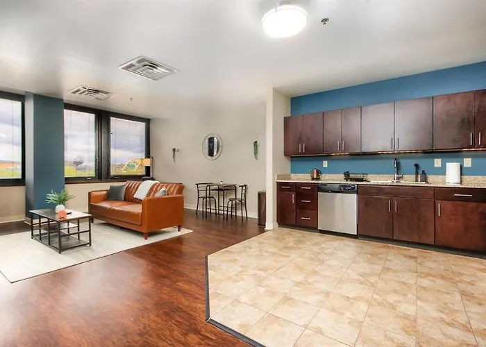 Sweeping Stadium Views Location Views Fast Wifi 24-7 Gym Lounge Roku Apartment Pittsburgh