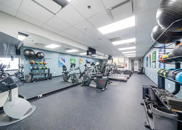 Sweeping Stadium Views Location Views Fast Wifi 24-7 Gym Lounge Roku Apartment