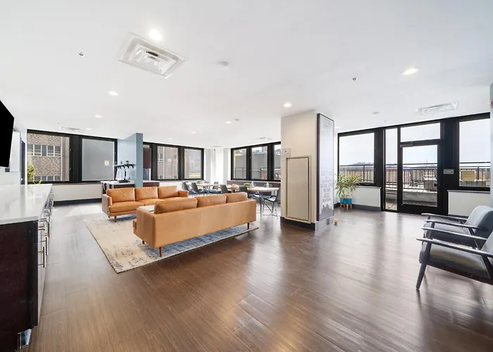 Apartment Sweeping Stadium Views Location Views Fast Wifi 24-7 Gym Lounge Roku *
